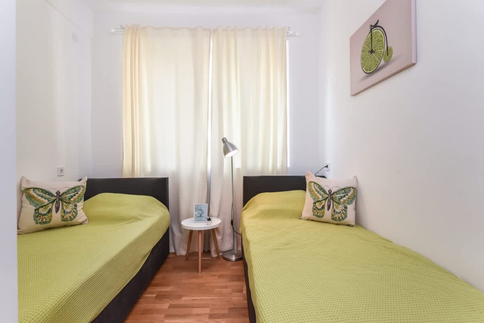 Smart &amp; Modern 2-BDR Flat - TOP Location in Sofia - Photo 2