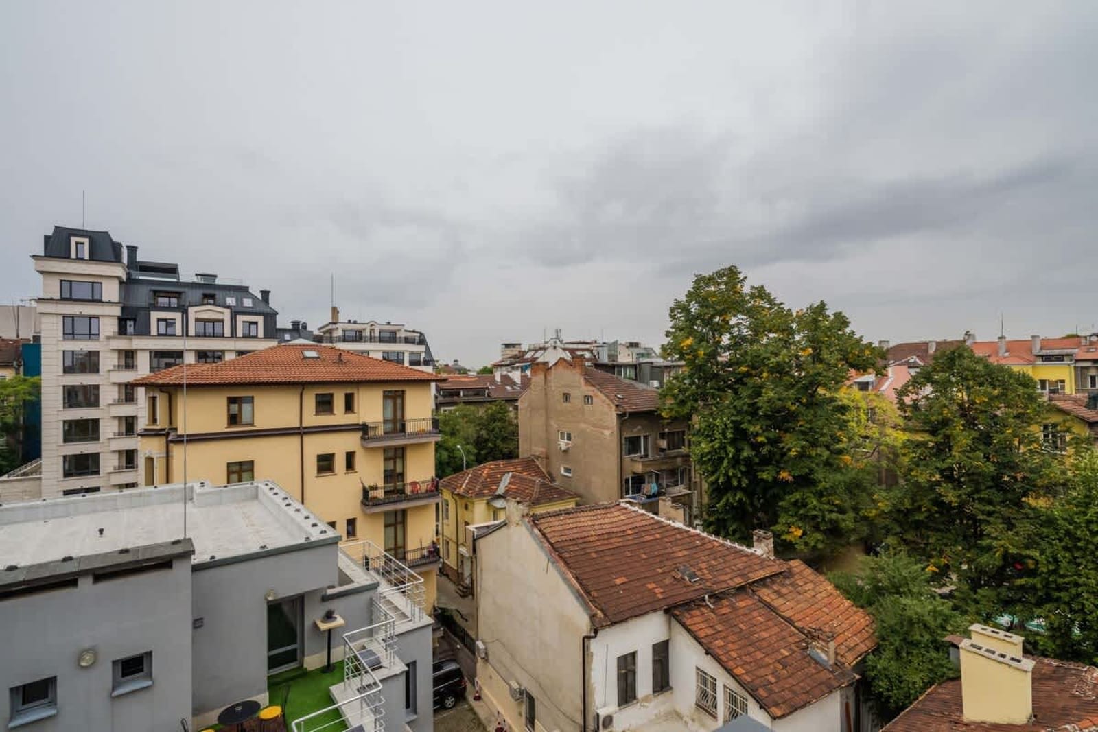 Alla Prima  1BD Flat in Sofia Centre + Desk - Photo 16