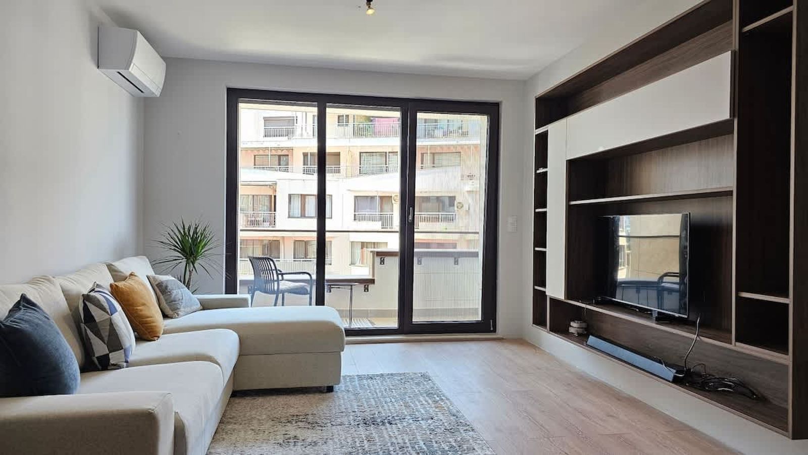 Bright Urban Stay with Parking - Photo 7