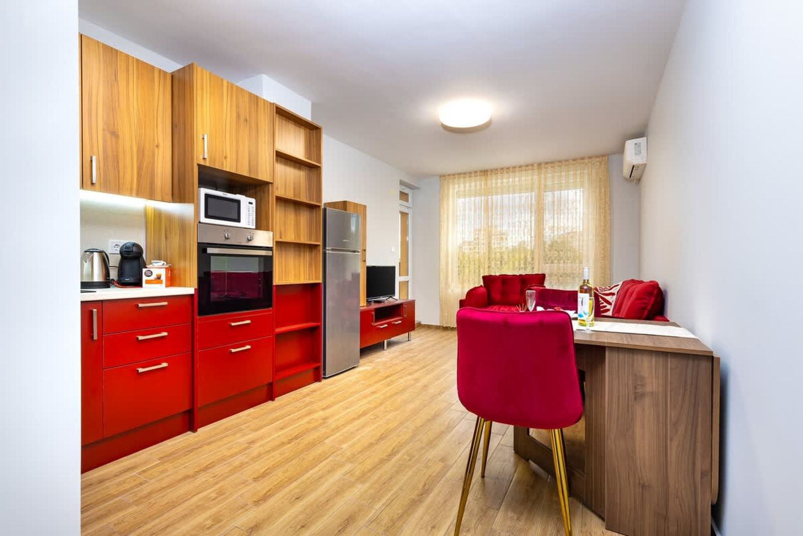 Bright and Cozy Apartment Next to a City Park - Cover Photo