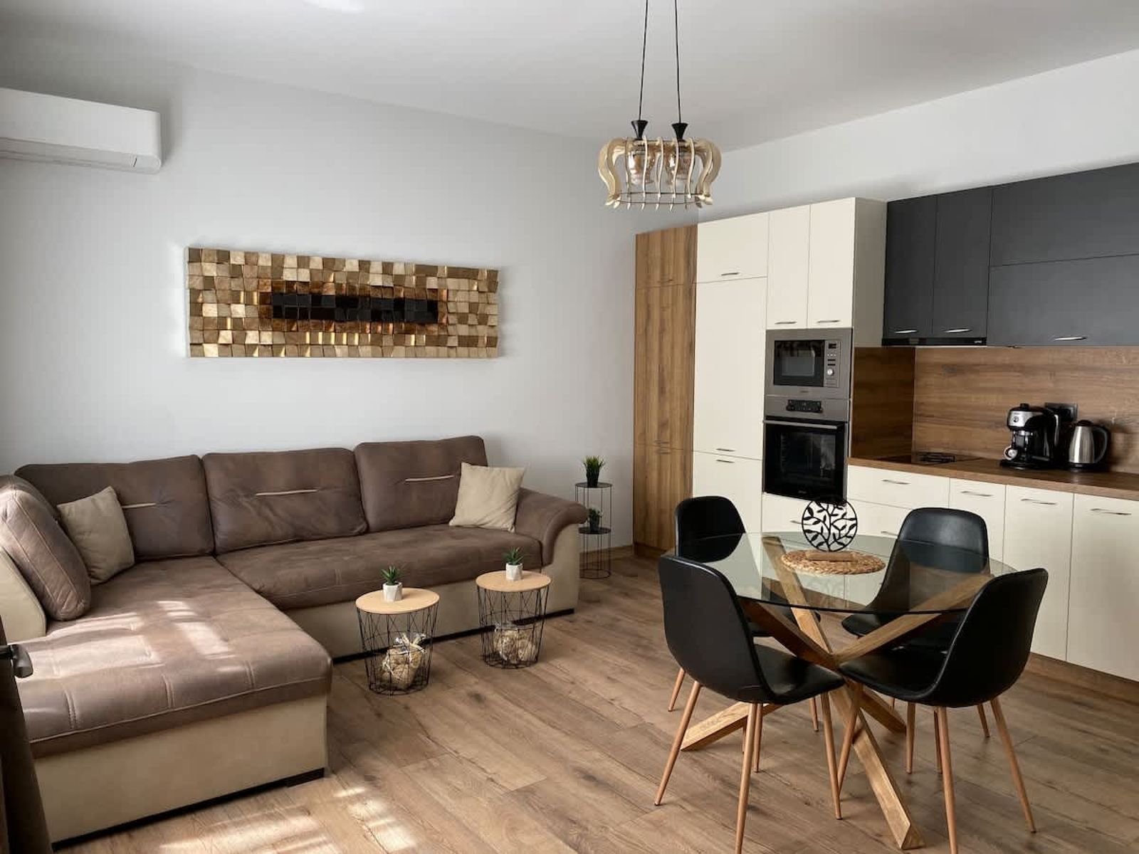 Modern 2BD/2BA Designer Apartment - Prime Location - Photo 28