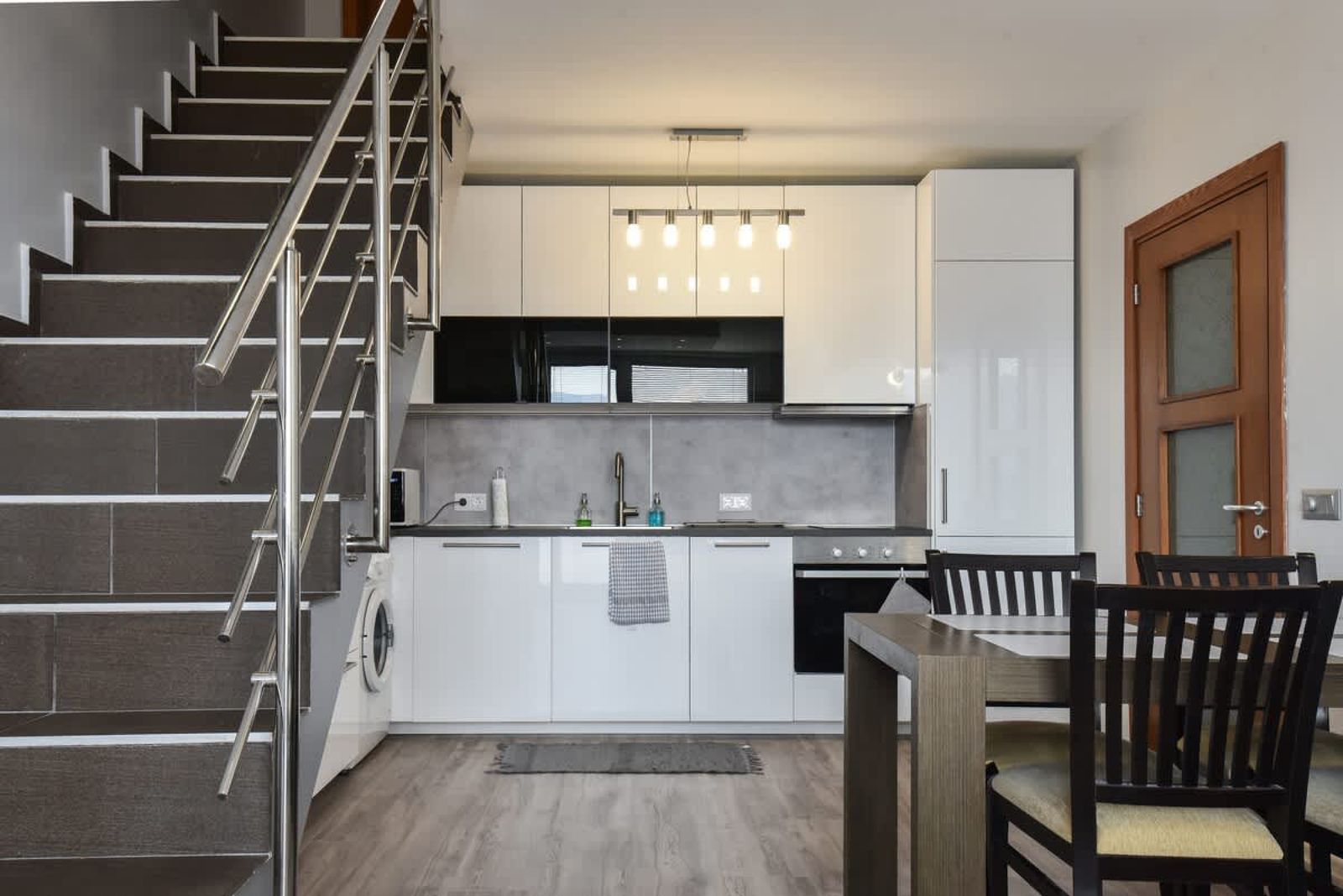 Beautiful City View Maisonette Apartment - Photo 10