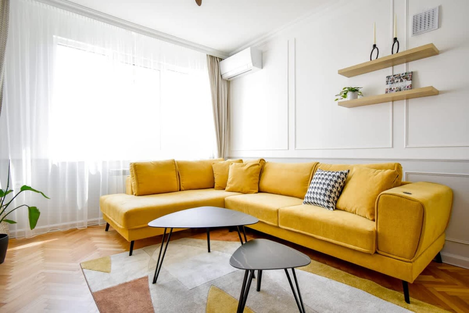 Stylish 2BD with Balcony &amp; Desk near Vitosha Blvd - Photo 5