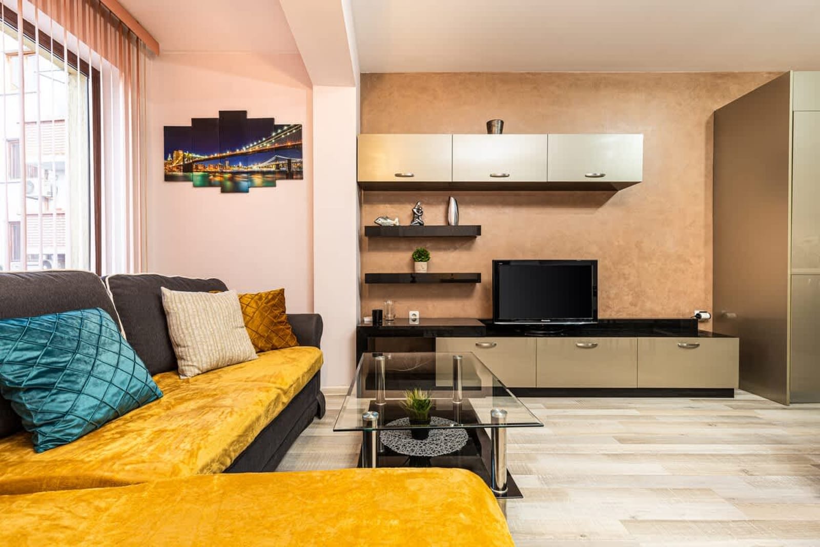 Downtown 1BD Apartment w/ Cosy Balcony - Photo 4