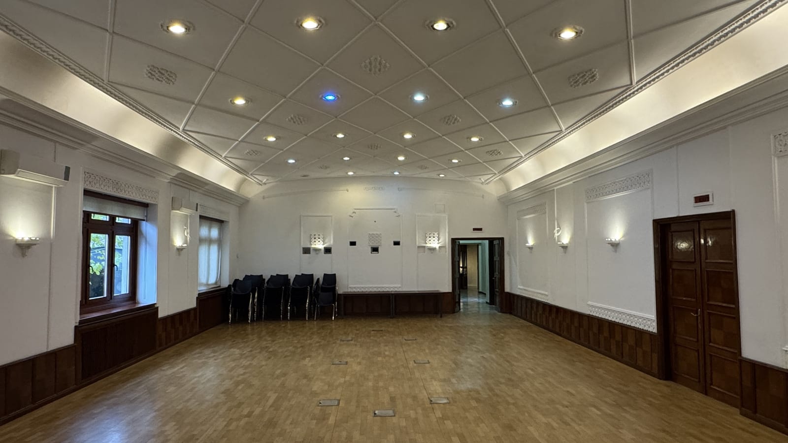 Gothic Mansion in Bucharest - Photo 16