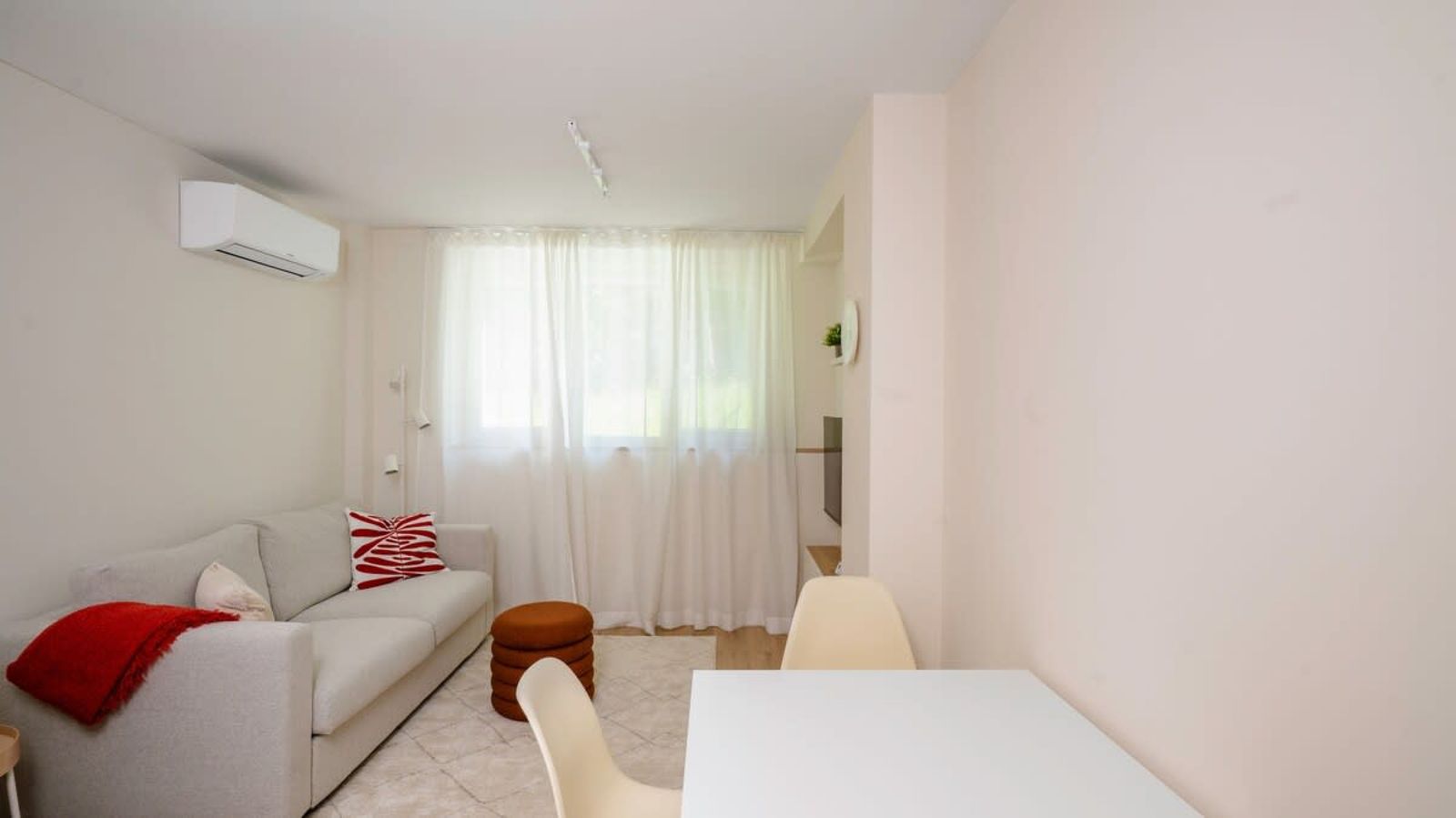 Cozy 1BD Apartment next to NDK - Photo 5