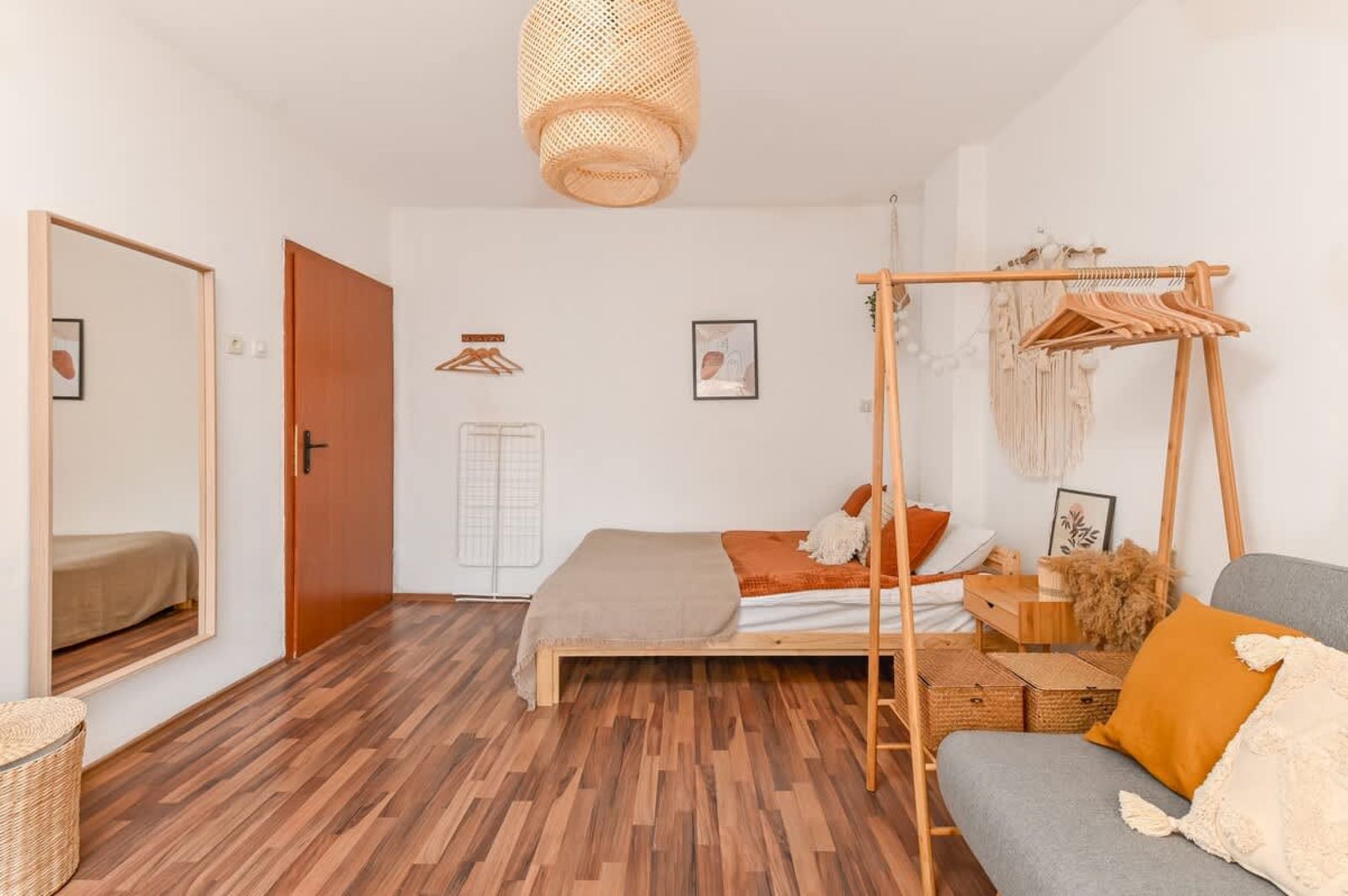 Cosy&amp;Art 1BD Apartment next to Slaveykov Square - Photo 7