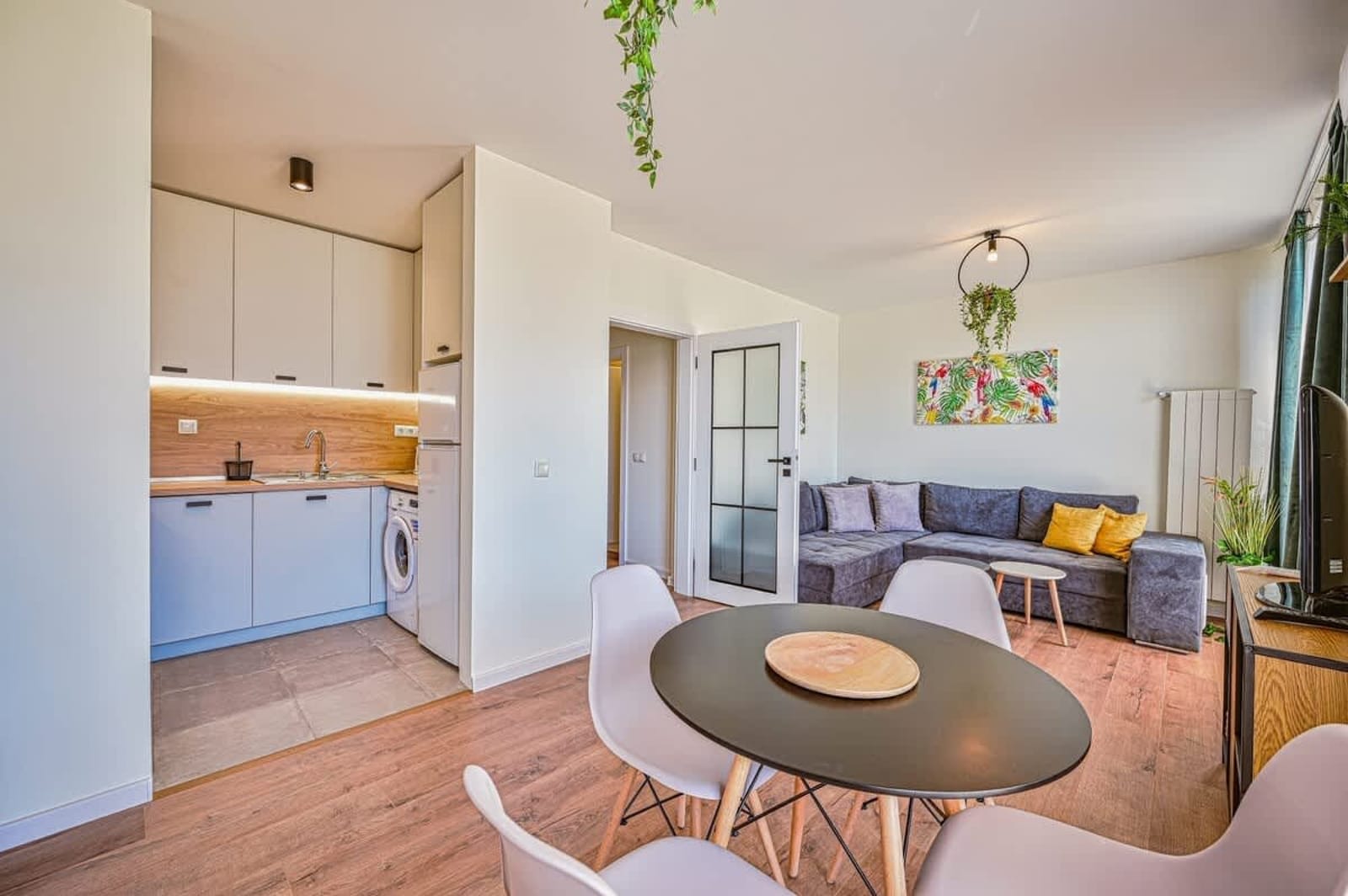 Tropicana Penthouse – 1BD Free parking - Photo 10