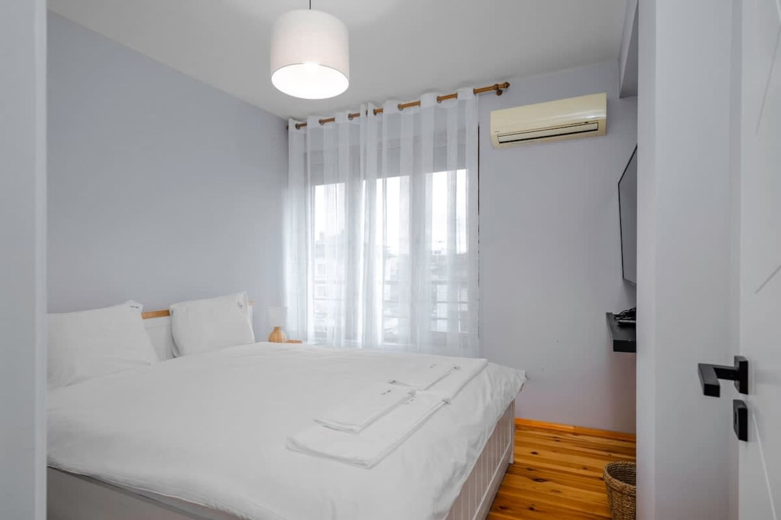 Modern 1BD Flat with AC &amp; Balcony | Sofia Airport - Photo 13