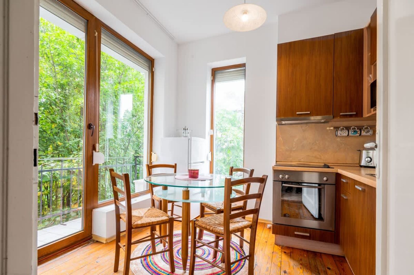 Sofia's Vintage Gem: Spacious 2BD Flat on Solunska - Photo 18
