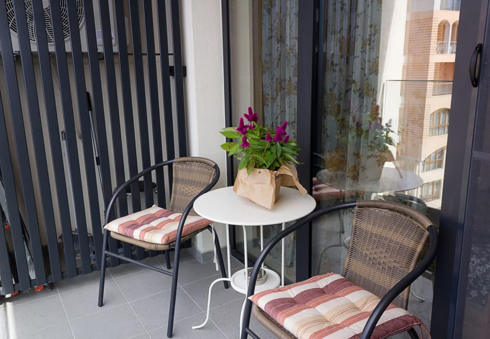 Azur Premium 1BD Flat  Pool &amp; Parking - Photo 17