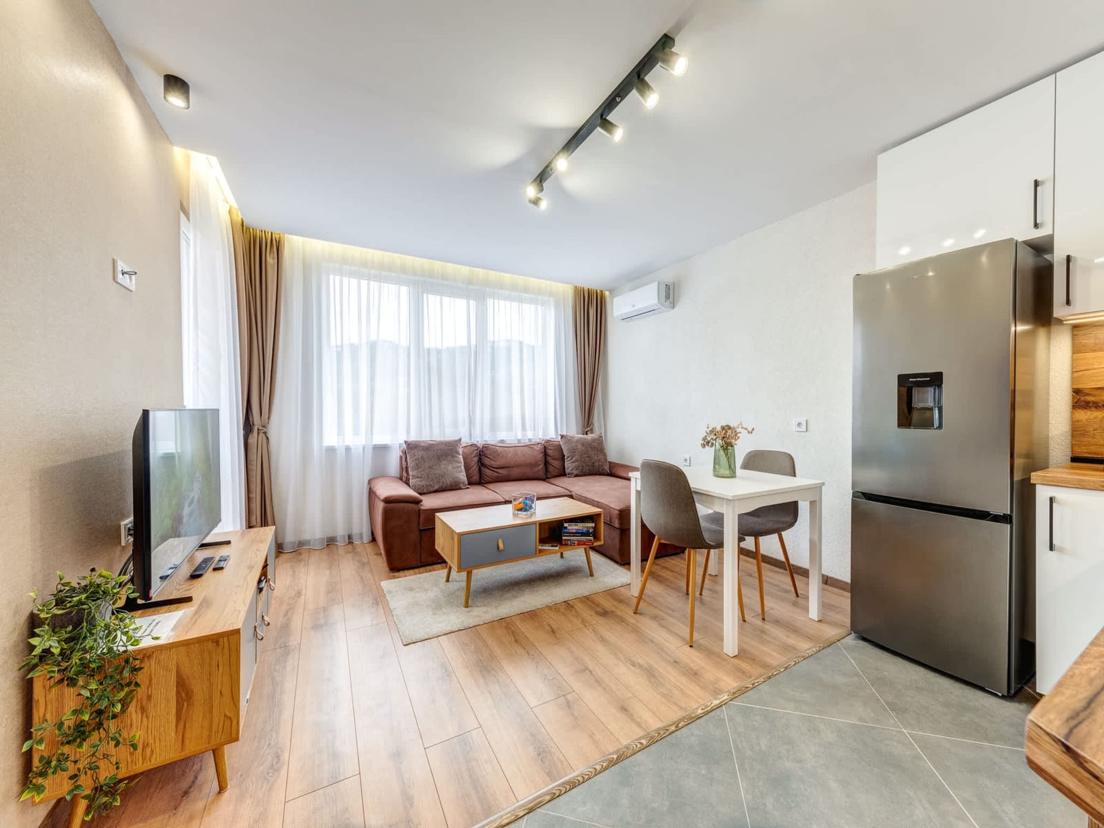 Stylish 1BR in the Heart of Town - Photo 12