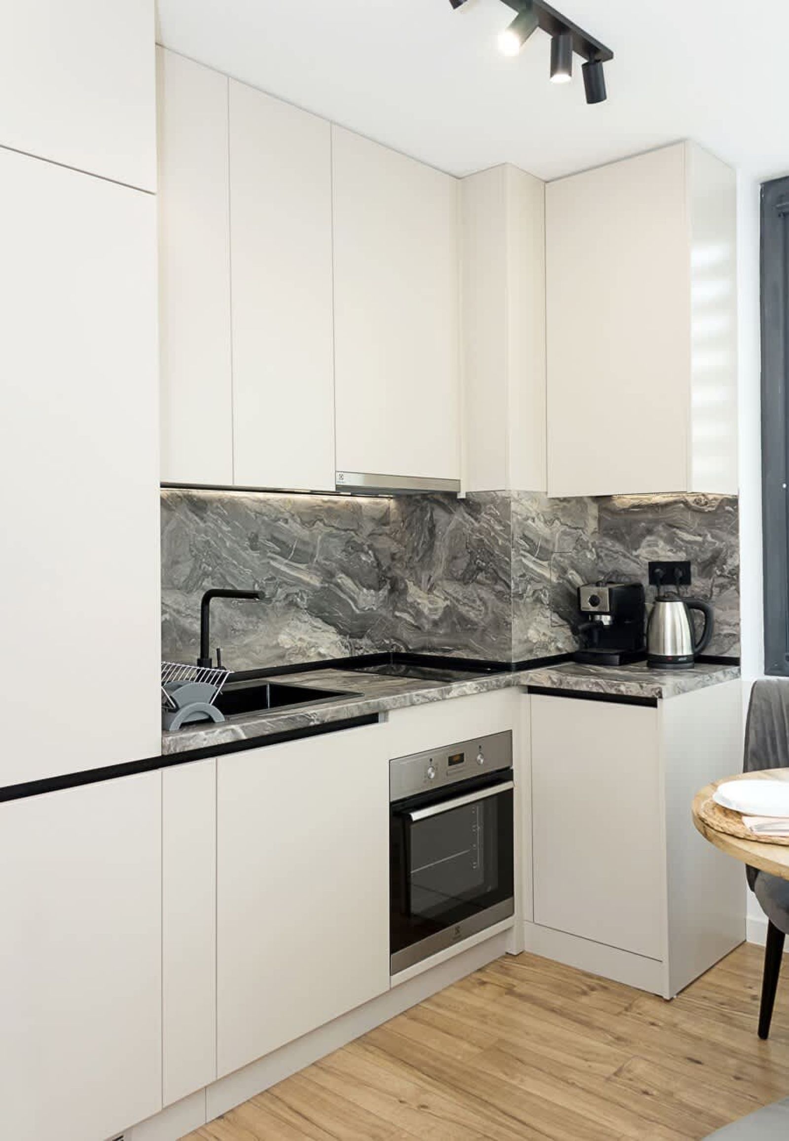 Chic Retreat in Varna's Fifth Element - Photo 11