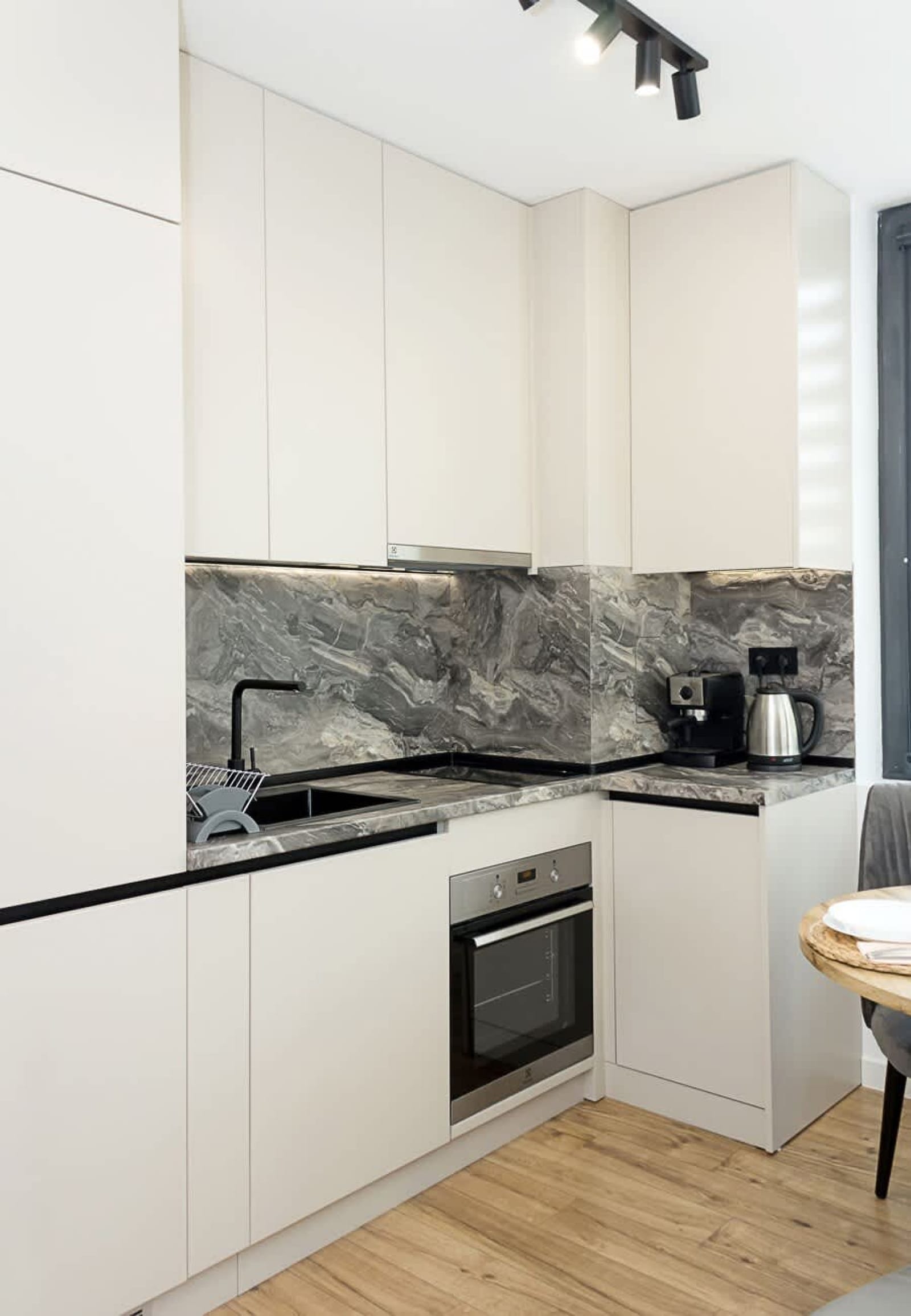 Chic Retreat in Varna's Fifth Element - Photo 11