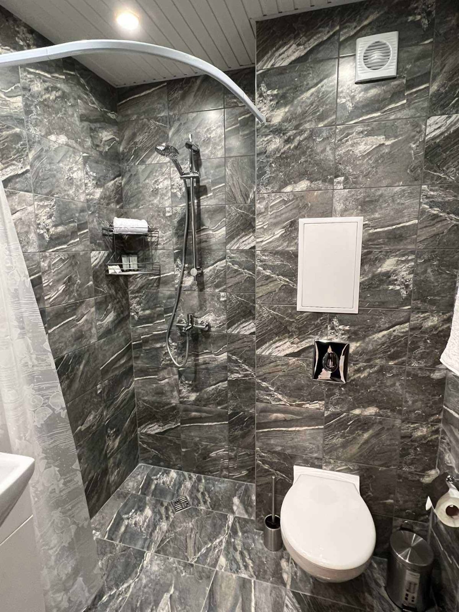 Апартамент Комфорт 2 близо до летището - Photo 13