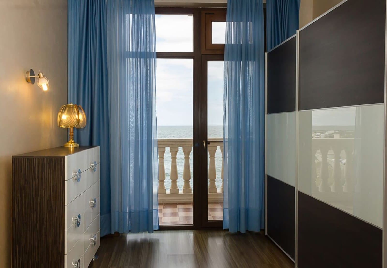 Port Palace 2BD Flat  Amazing Sea View - Photo 24