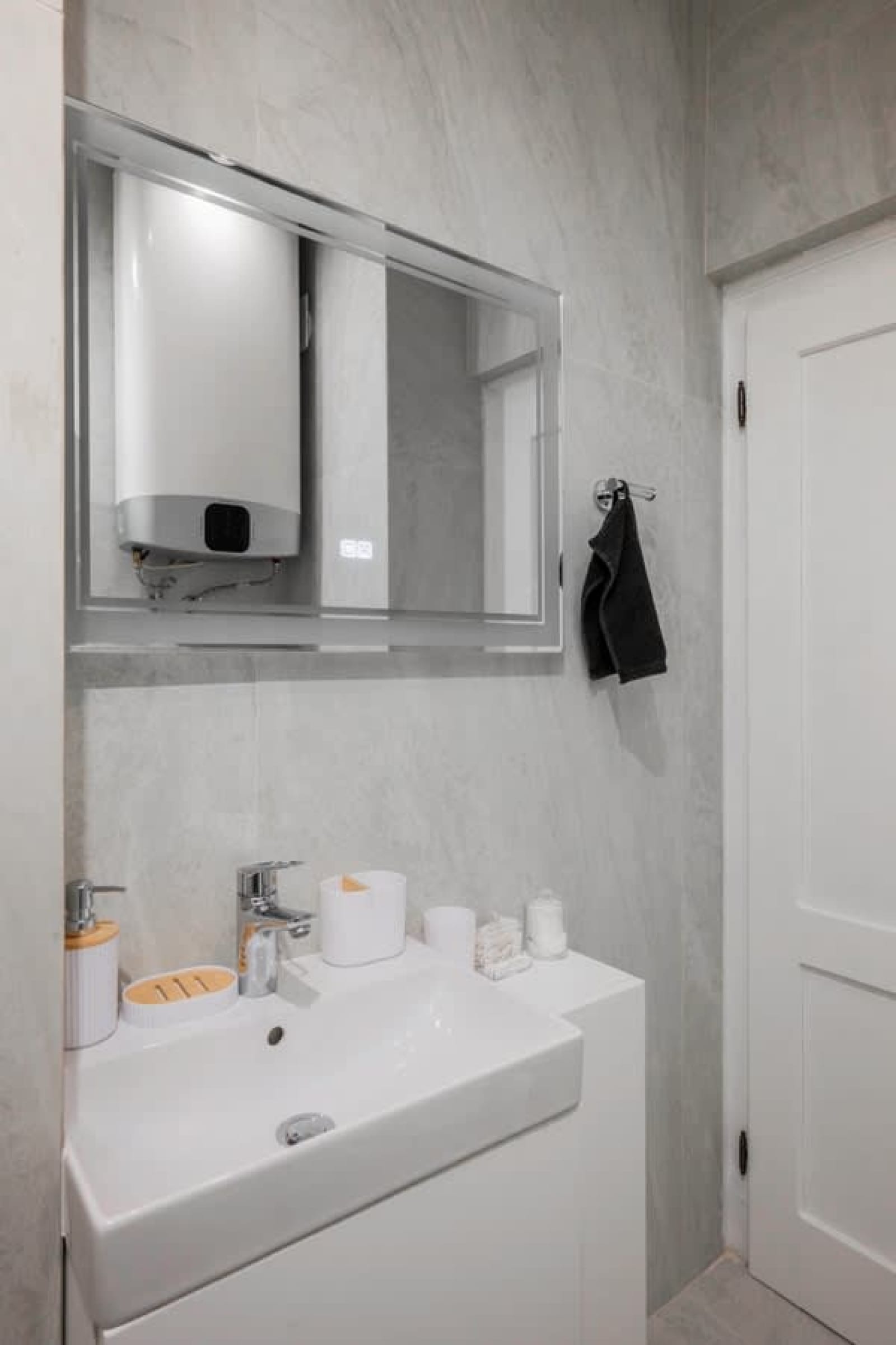 Urban Charm &amp; Comfort - Chic 2BD in Prime Location - Photo 23