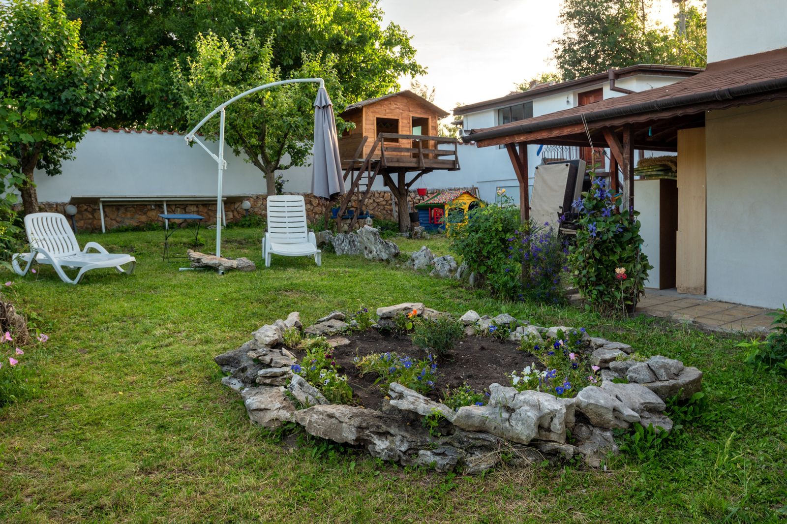 Modern and Cinematic Villa in the area of Sofia - Photo 10