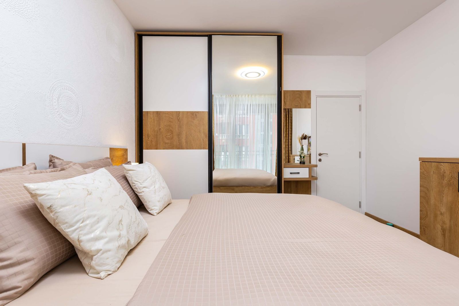 The Modern Wood Suite - Photo 11