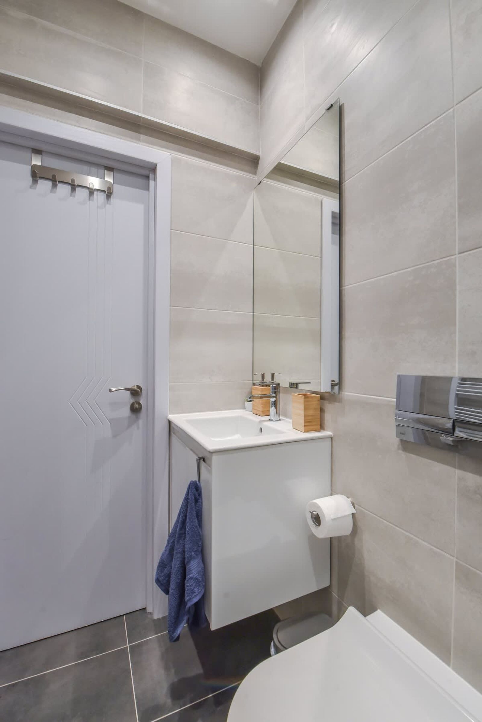 Smart &amp; Modern 2-BDR Flat - TOP Location in Sofia - Photo 20