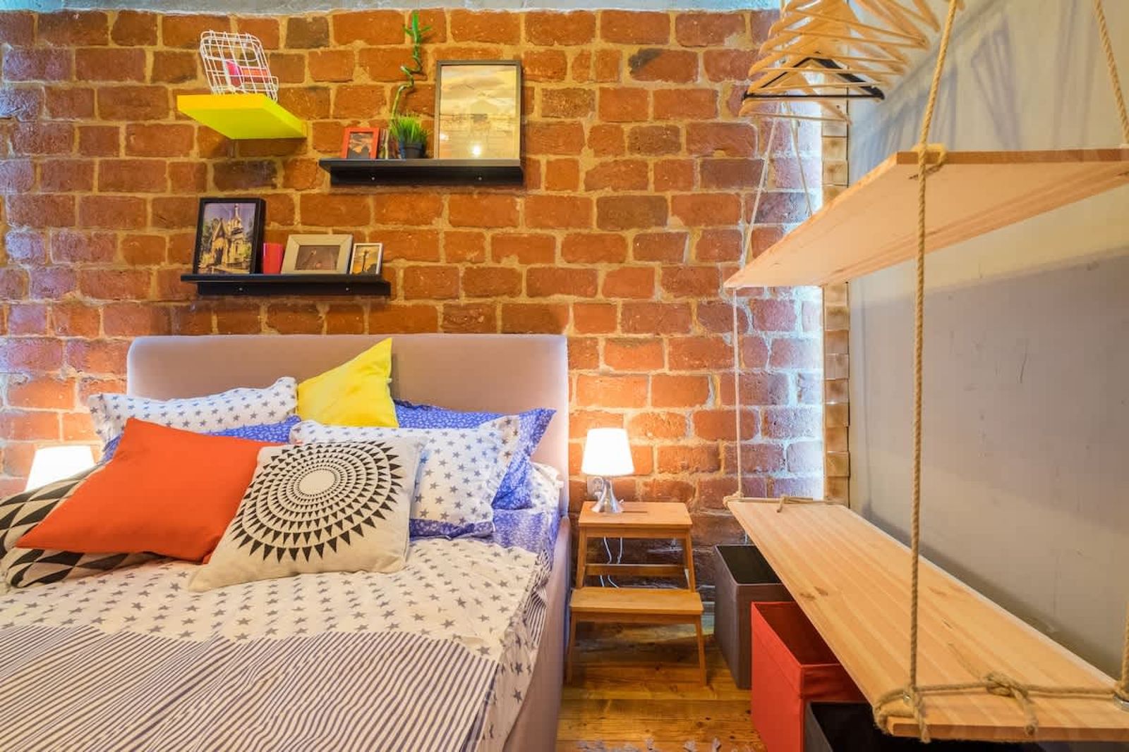 2 BDR &amp; 2 BTHR Funky Apartment / Supreme Location - Photo 11