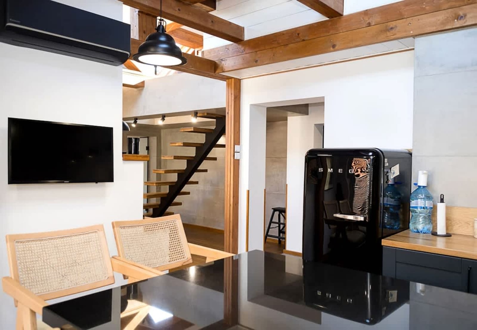 Stylish Maisonette Just Steps from the Sea Garden - Photo 8