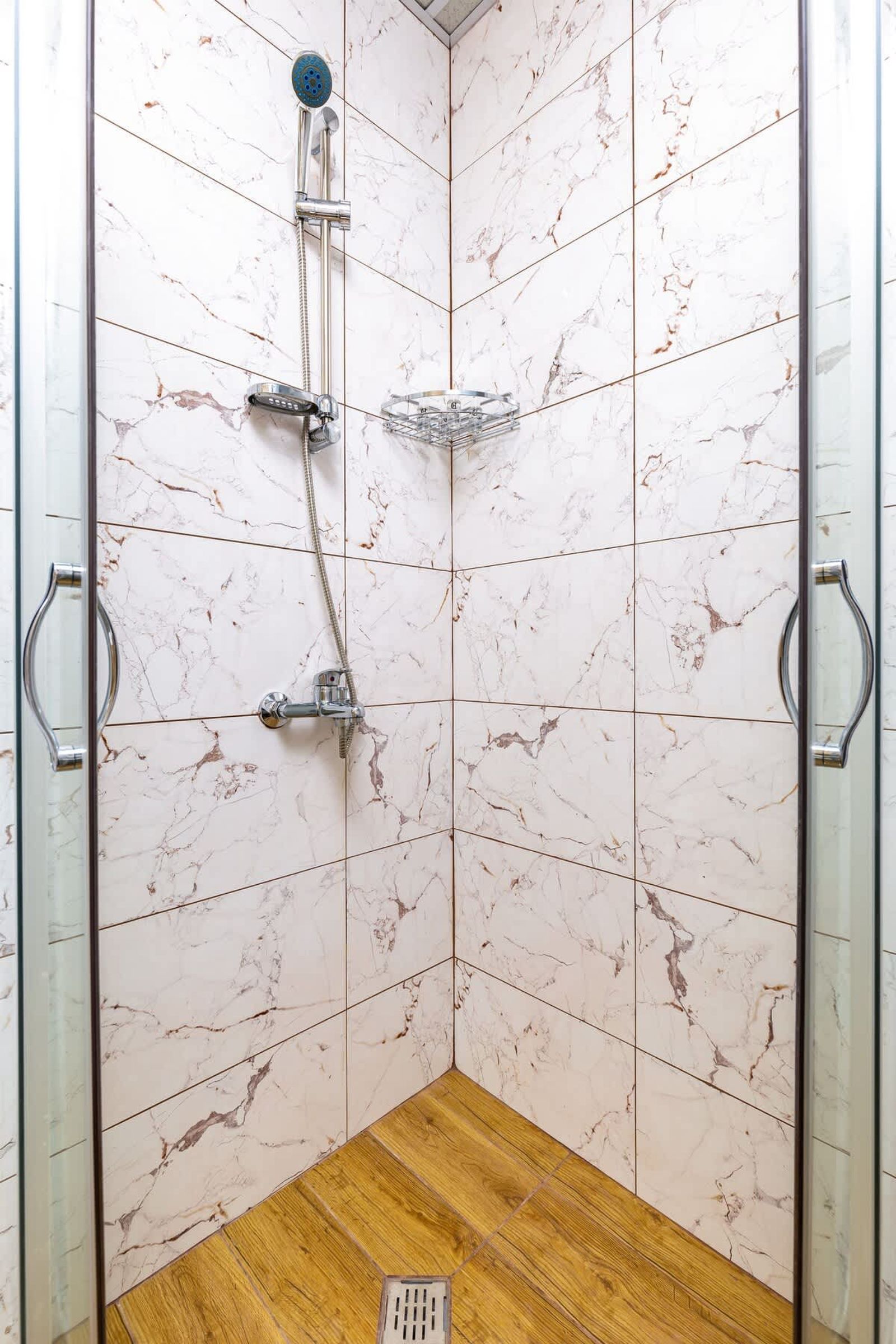 Bright and Cozy Apartment Next to a City Park - Photo 11