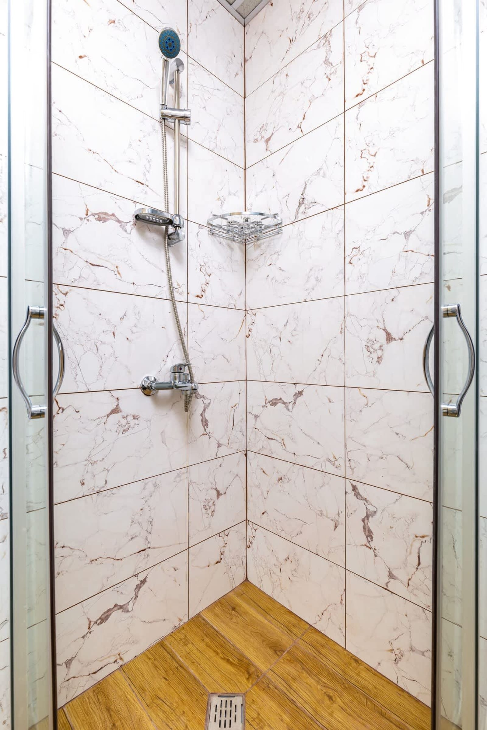 Bright and Cozy Apartment Next to a City Park - Photo 11