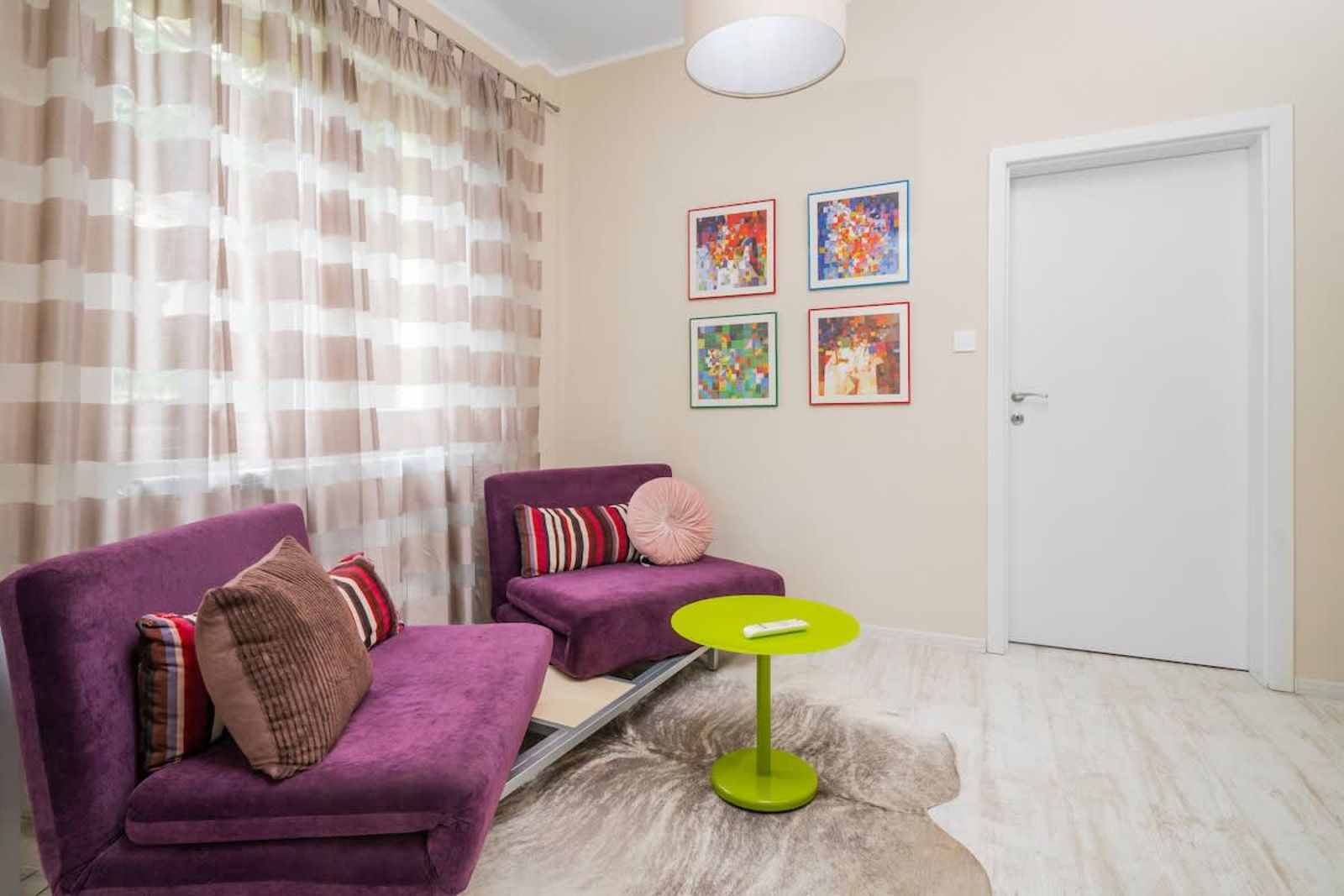 Cozy Nest near Eagle's Bridge with Workspace - Cover Photo