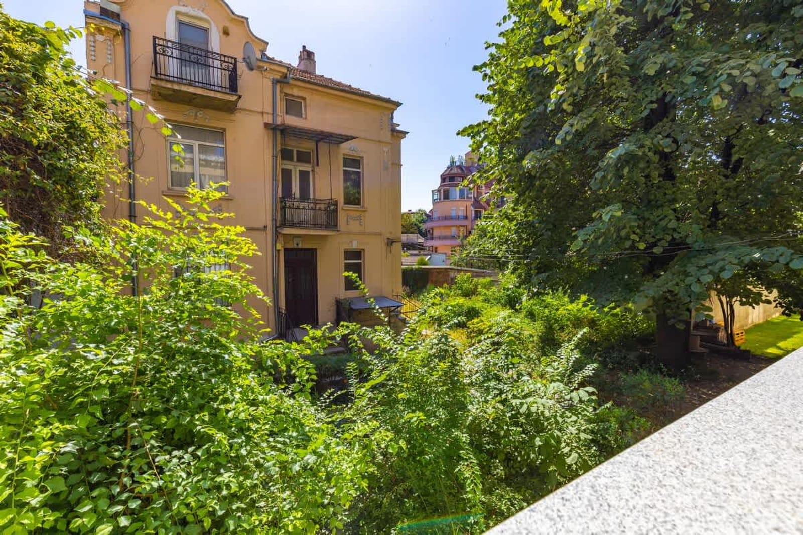 White&amp;Grey Two 1-BD Apartments - Photo 10