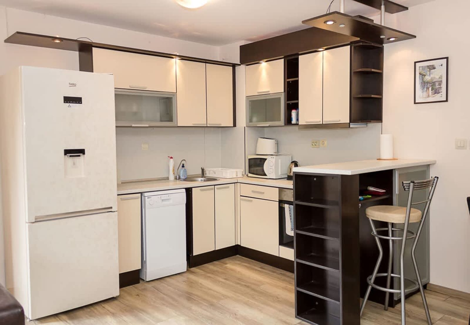 Cozy 2BD Flat with Balcony and Workspace - Photo 11