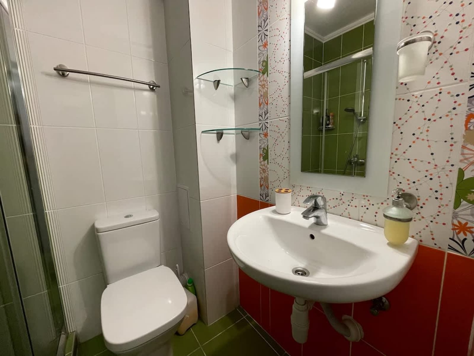 Bright 1BD Apartment with Nice Terrace - Photo 10