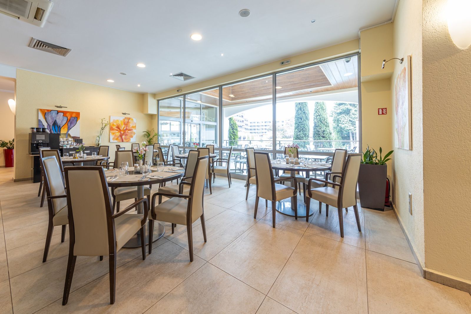 Cozy Restaurant in the Flamingo Grand Hotel - Photo 20