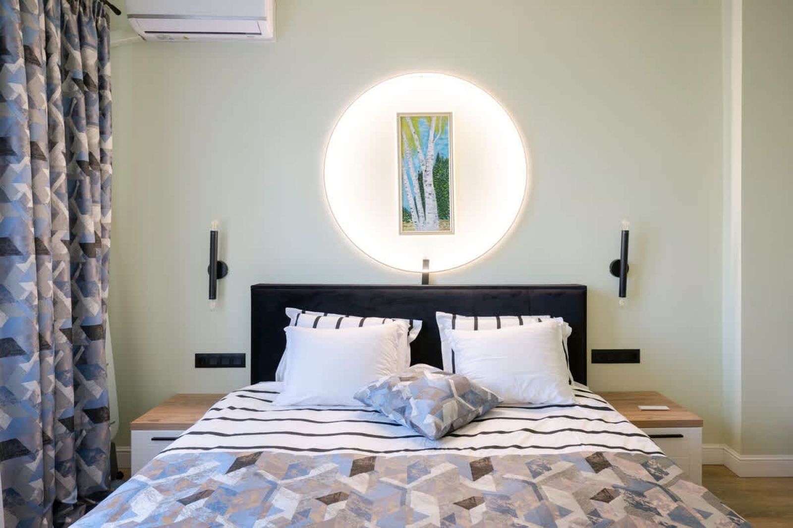 Urban Charm &amp; Comfort - Chic 2BD in Prime Location - Photo 2