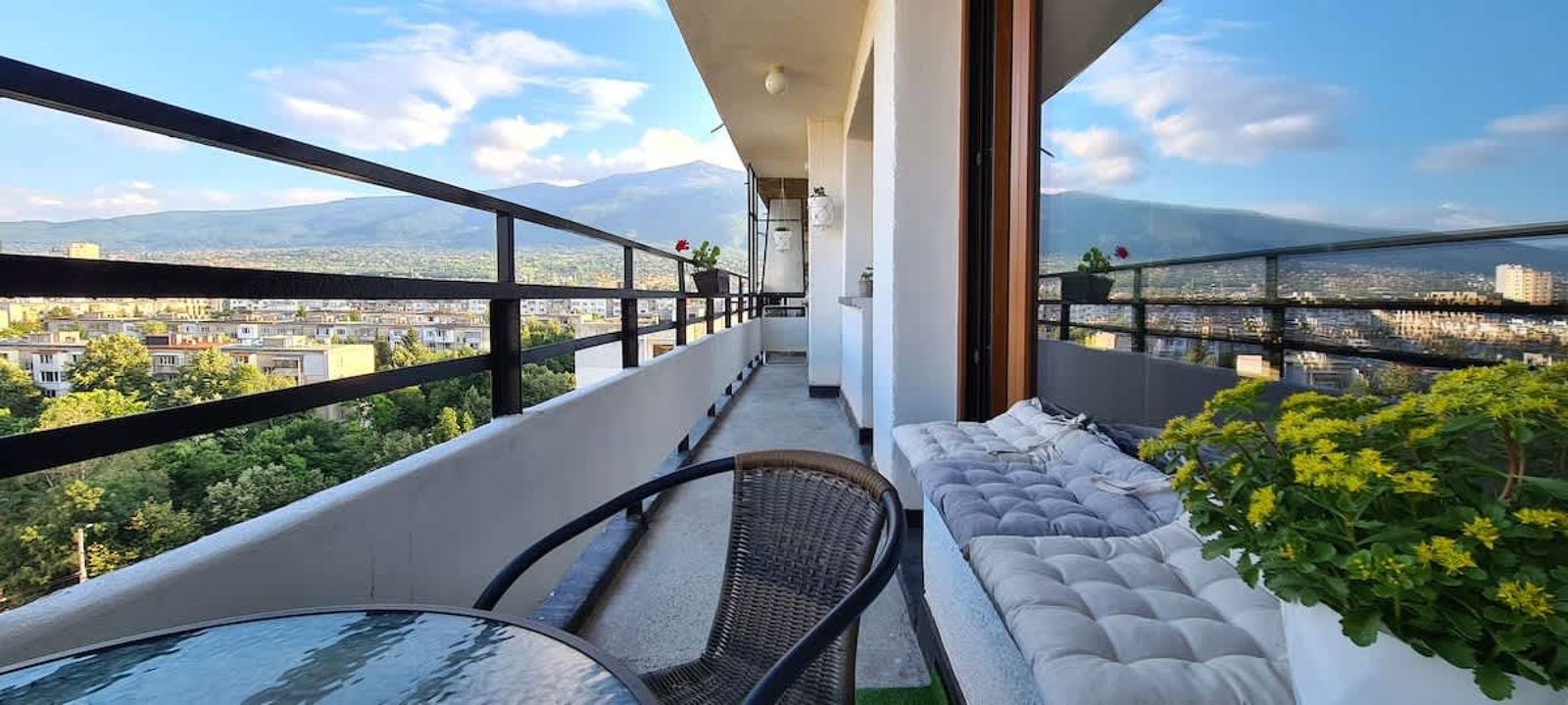 Panoramic and Spacious Flat near the City Centre - Cover Photo