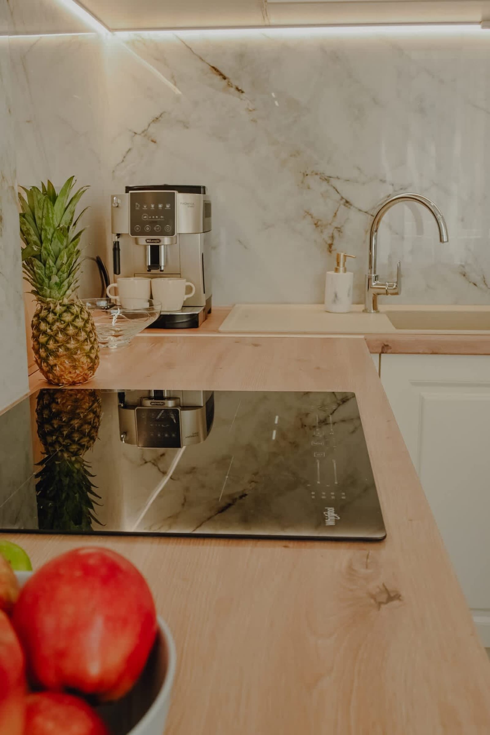 Elegant Escape - High Ceilings, Balcony &amp; Piano - Photo 12