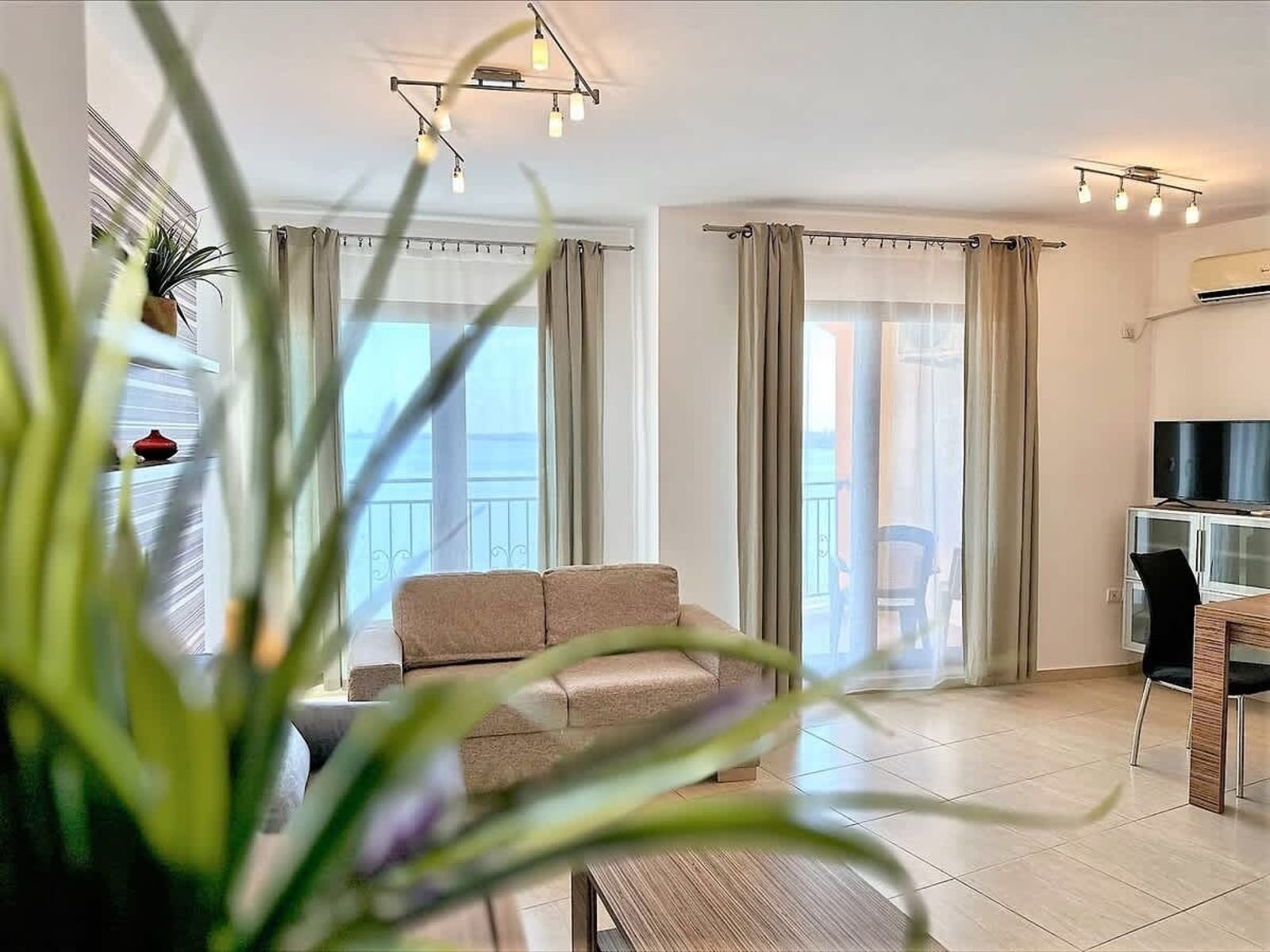 Cozy Aheloy  Marina Cape  Nice 2 bed sea view - Photo 5