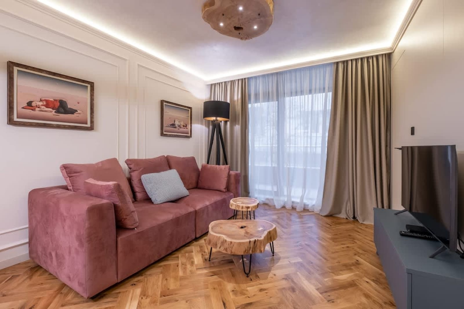 SOFapart Comfy and Elegant Apt with 2 BDR/ Parking - Cover Photo