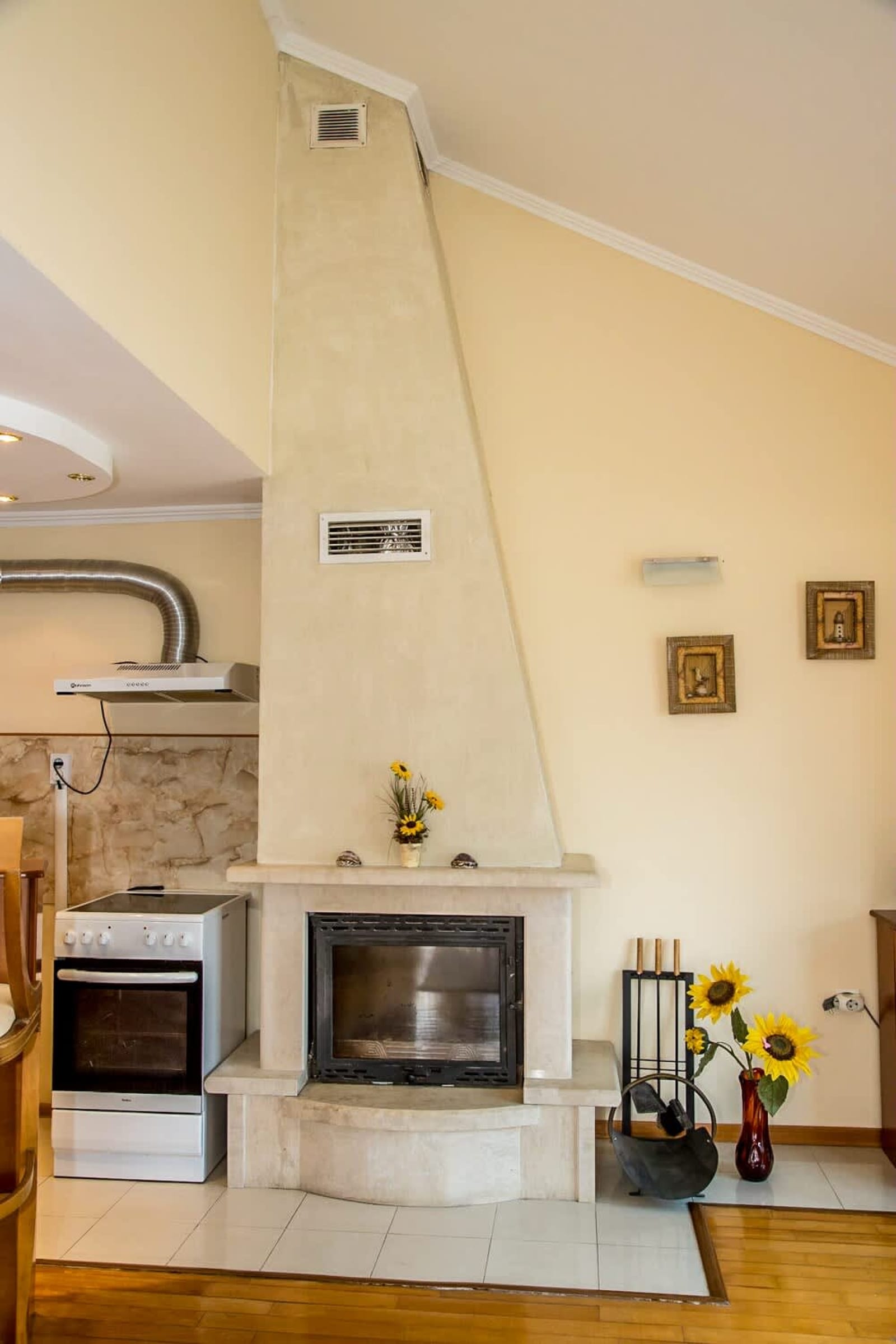 Spacious &amp; Sunny Maisonette w/ Terrace near Centre - Photo 8