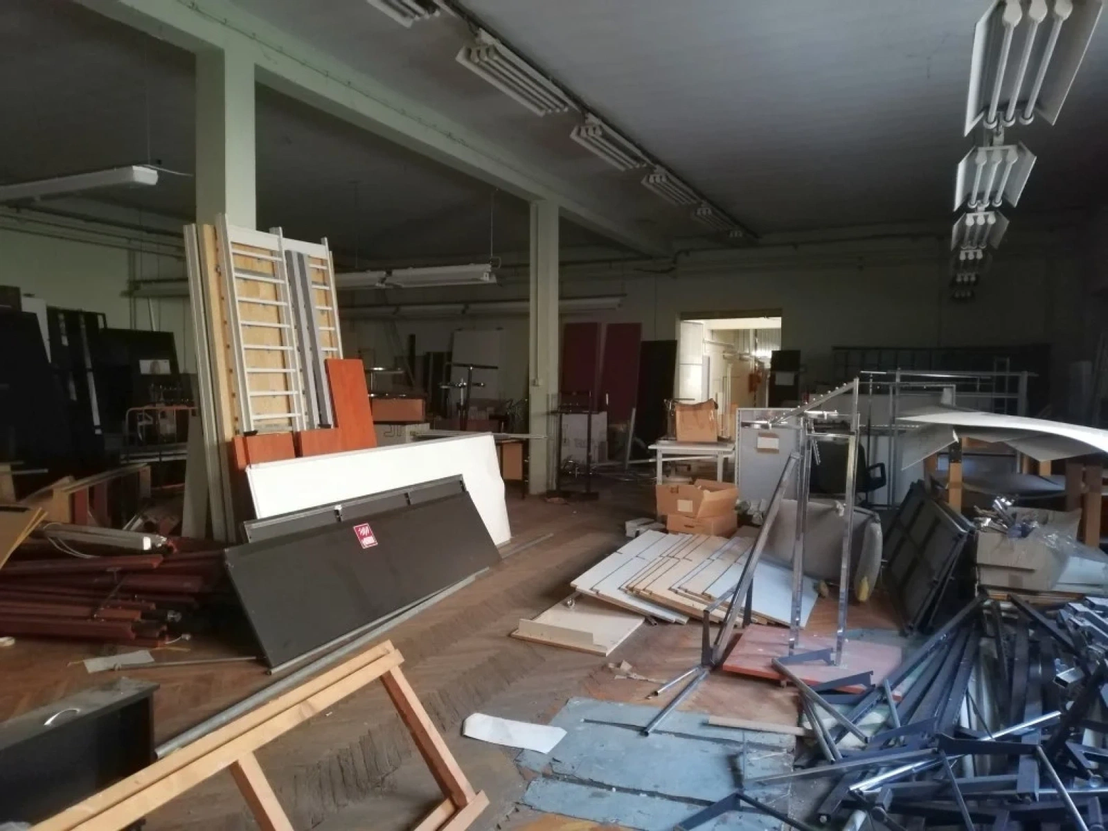 Beautiful Abandoned Factory - Photo 37