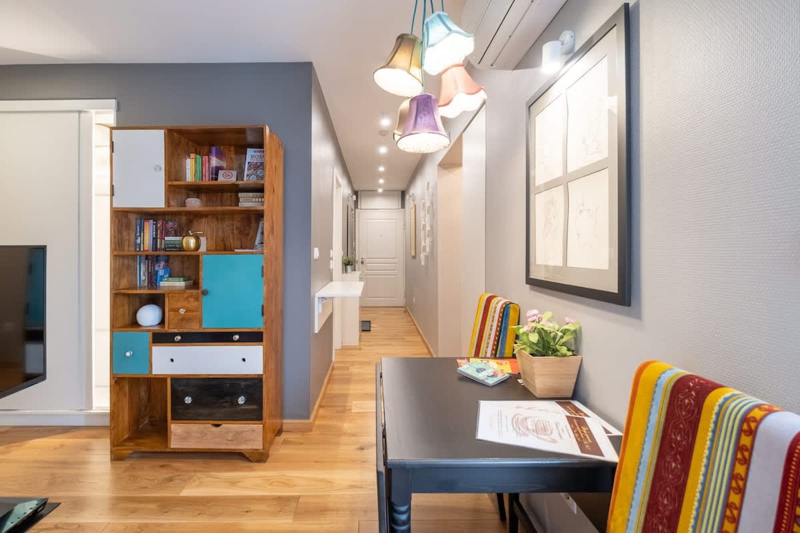 High-end Designer Studio - AC + Parking - Photo 5