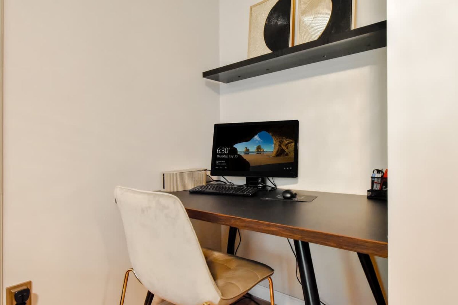 Designer 2BD Apt Near Alexander Nevski Cathedral - Photo 9