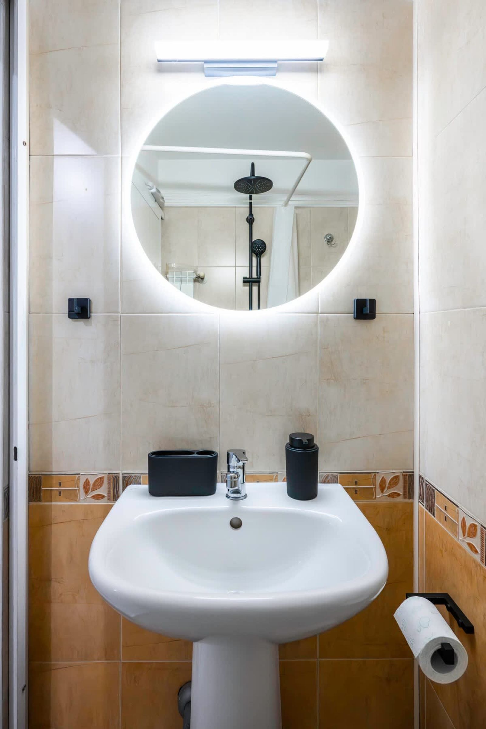 Cute 1BD in Central Sofia - Steps from South Park - Photo 8