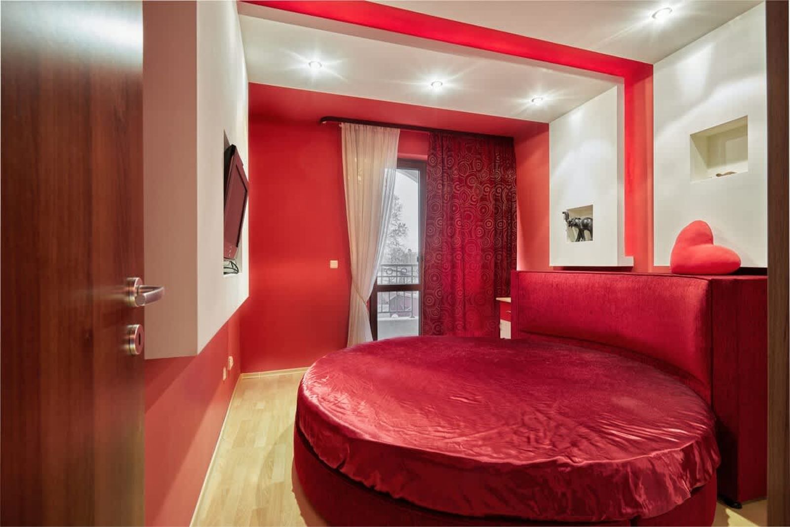 The Love Nest - 1BD Apartment in Sunny Beach - Photo 10