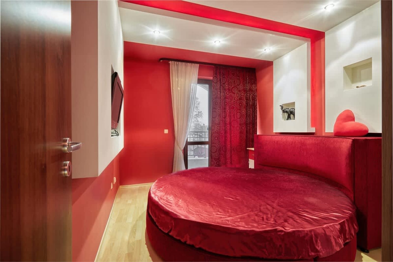 The Love Nest - 1BD Apartment in Sunny Beach - Photo 10