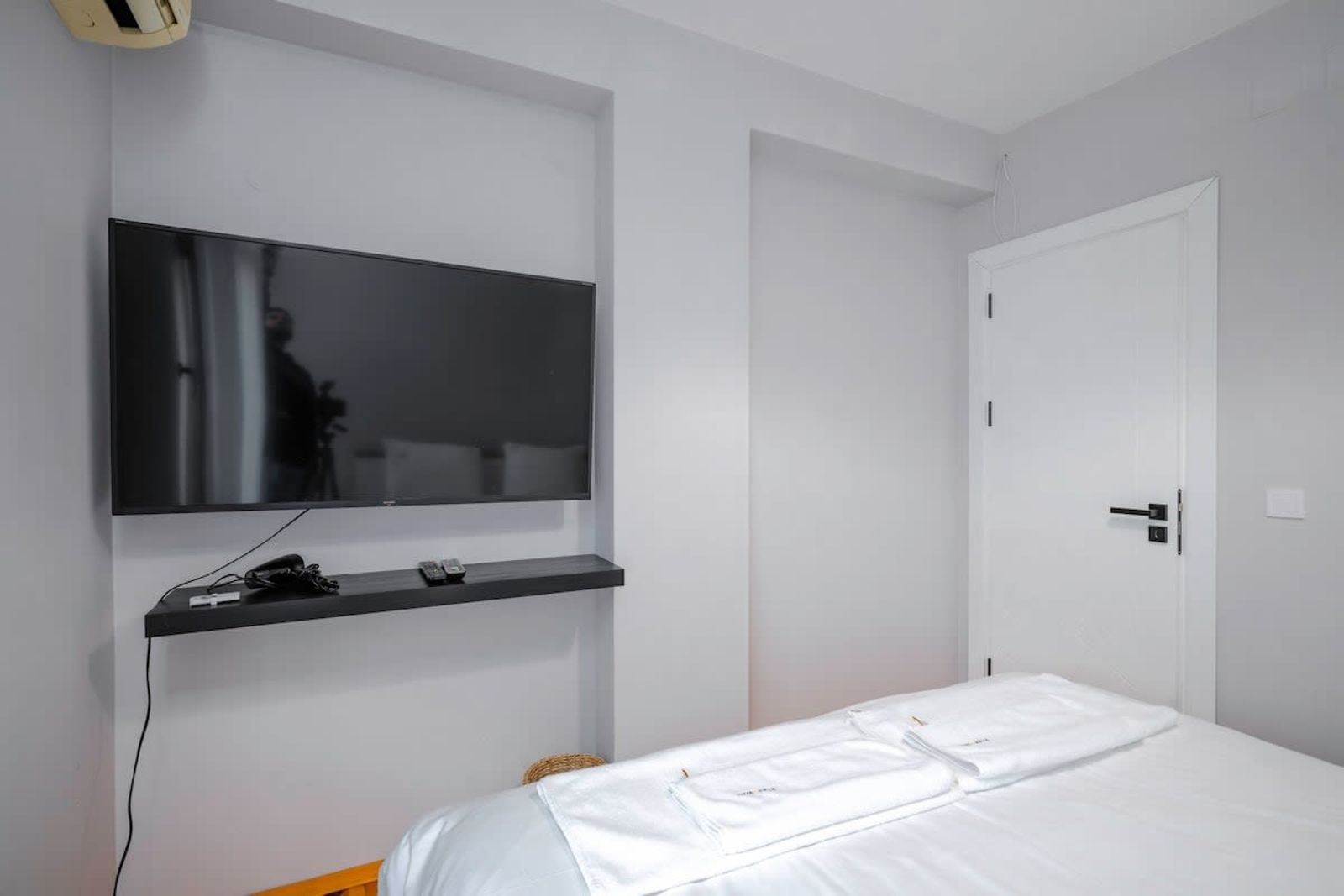 Modern 1BD Flat with AC &amp; Balcony | Sofia Airport - Photo 15