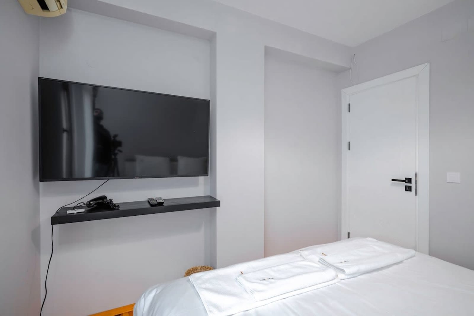 AeroLuxe Living 1BD Apartment - Photo 15