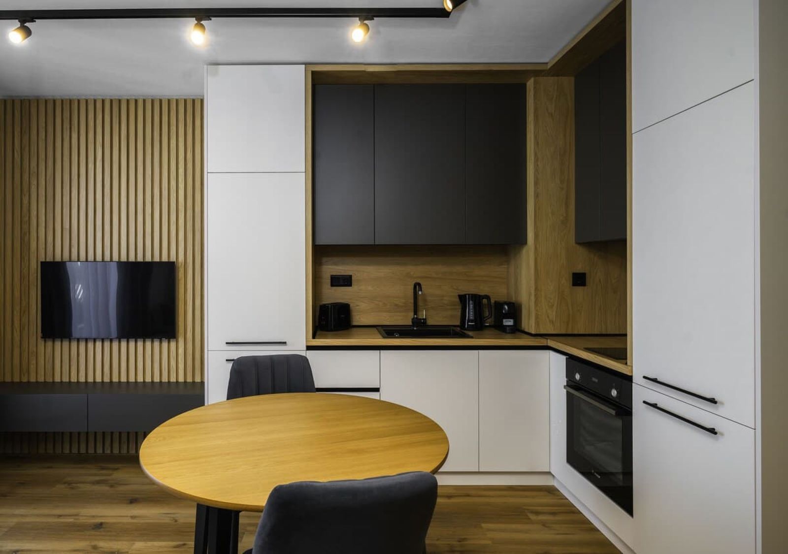 Aviva Living - 1BD Apartment - Photo 8