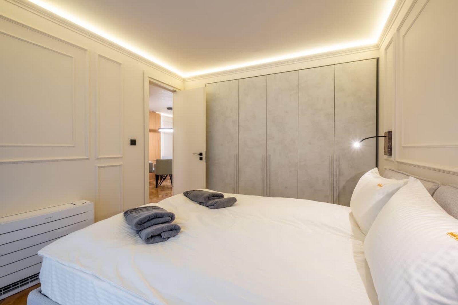 SOFapart Comfy and Elegant Apt with 2 BDR/ Parking - Photo 18