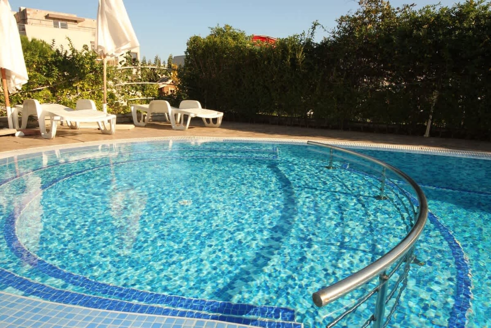 Belle View Studio with Pool View - Photo 6